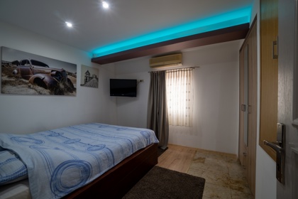 Apartman 2 – spavaća soba s bračnim krevetom