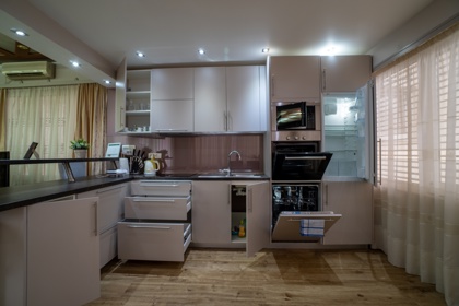 Apartman 2 – kuhinja s pećnicom i perilicom posuđa