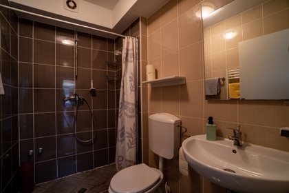 Apartman 3 – kupaonica s tušem