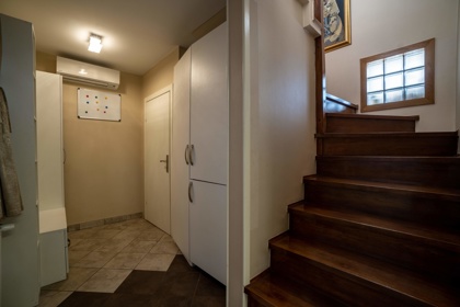 Apartman 7 – hodnik i stepenice na kat